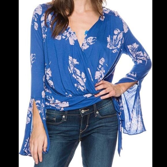 NWOT Free People Women’s Fiona Cobalt Blue Floral Print Bell Sleeve Top - Picture 3 of 11